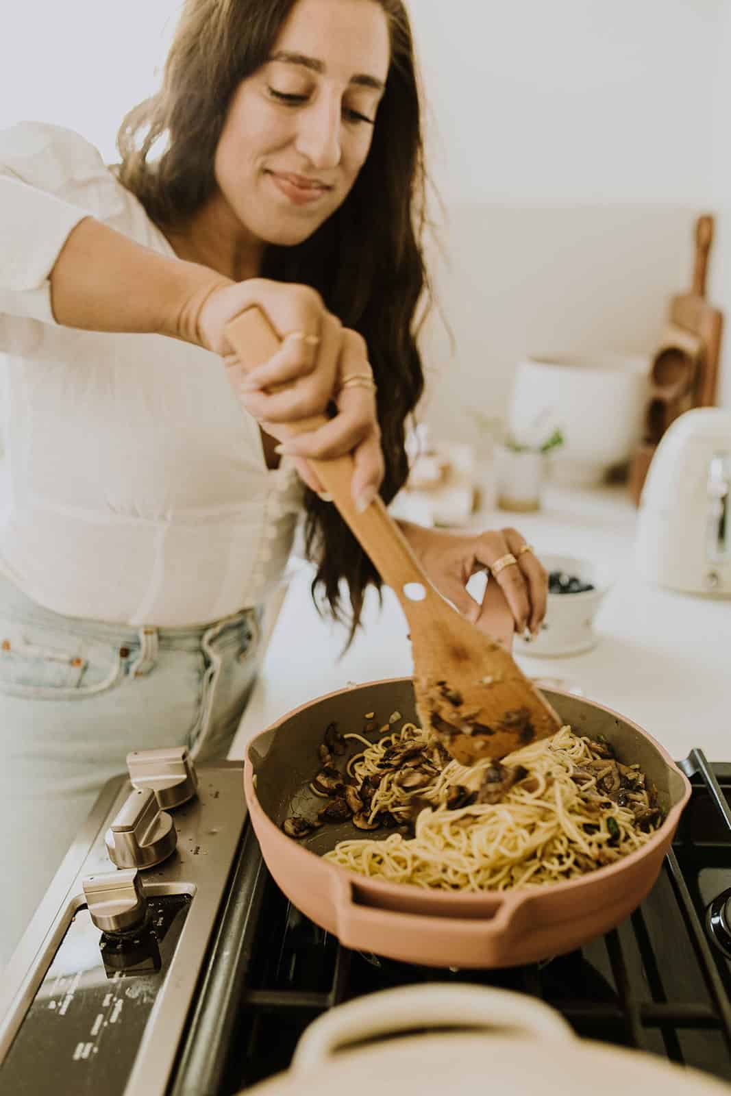 Master Plant-Based Cooking: FoodByMaria App's 700+ Recipes & Smart Features